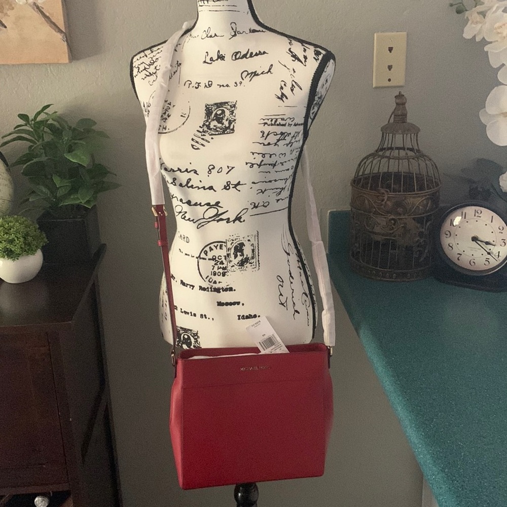 Brand New Michael Kors Large Jet Set Crossbody Purse Scarlet/Red